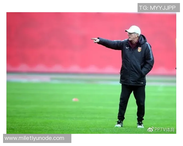 奥特执教首胜喜悦洋溢队员们泼水庆祝难掩激动心情 奥特执教首胜喜悦洋溢队员们泼水庆祝难掩激动心情