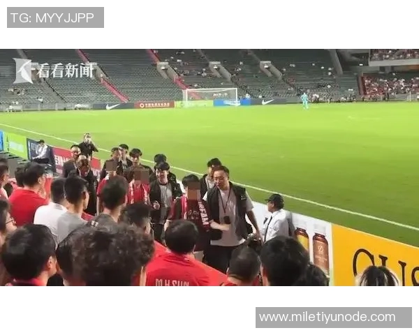 谢晋和张旭尧共同展望亚洲杯预选赛决战全力以赴争取胜利 谢晋和张旭尧共同展望亚洲杯预选赛决战全力以赴争取胜利