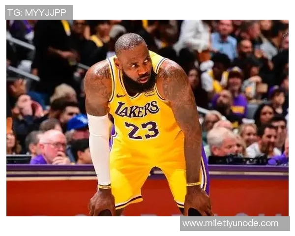 詹姆斯超越12万分美媒对比詹乔生涯总分揭示历史得分手之争